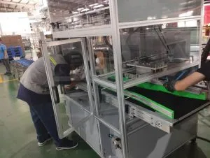 Máy in và dán nhãn tại khách hàng